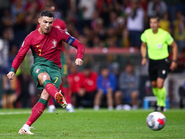Ronaldo tỏa sáng đưa Bồ Đào Nha đến VCK EURO 2024