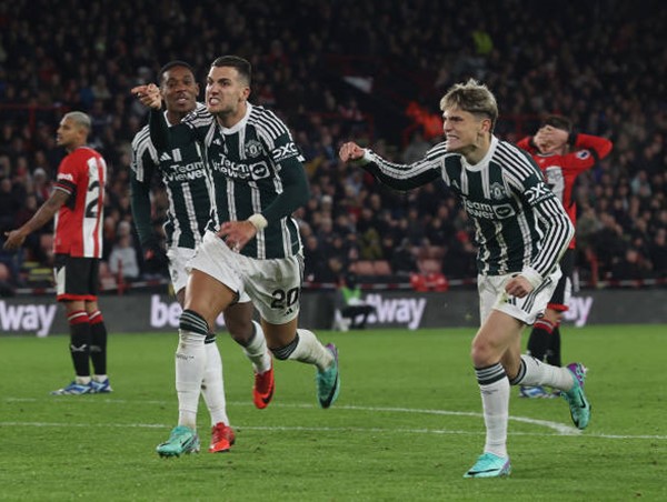 Man Utd thắng vất vả trước Sheffield Utd nhờ siêu phẩm của Dalot