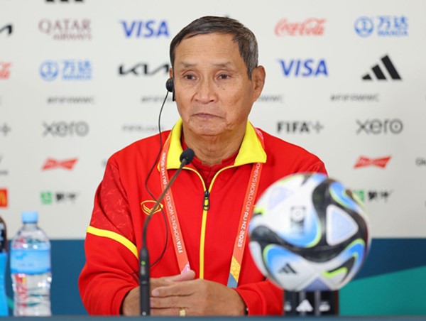 HLV Mai Đức Chung xác nhận chia tay đội tuyển nữ Việt Nam