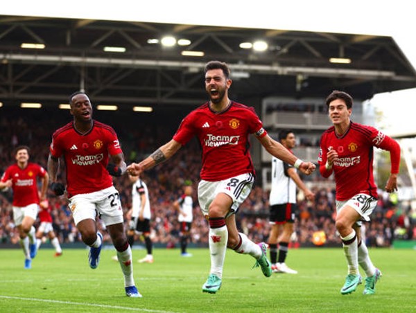 Man Utd giành chiến thắng vô cùng may mắn trước Fulham