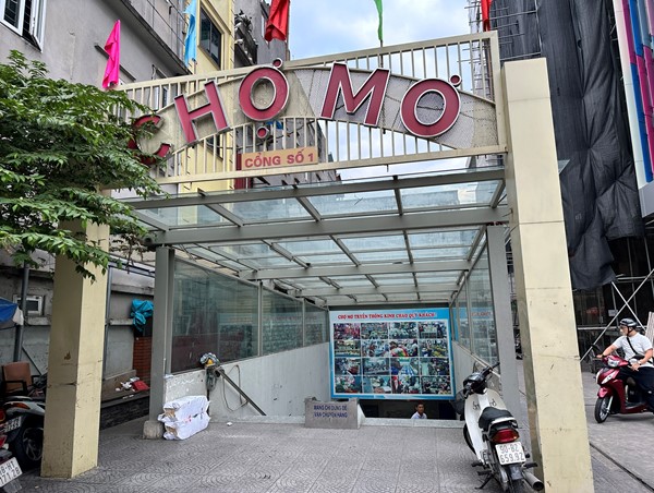 Hà Nội: Khu chợ trăm tuổi được “đưa xuống lòng đất“