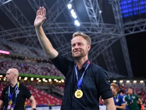 Thái Lan quyết định sa thải HLV trưởng Mano Polking