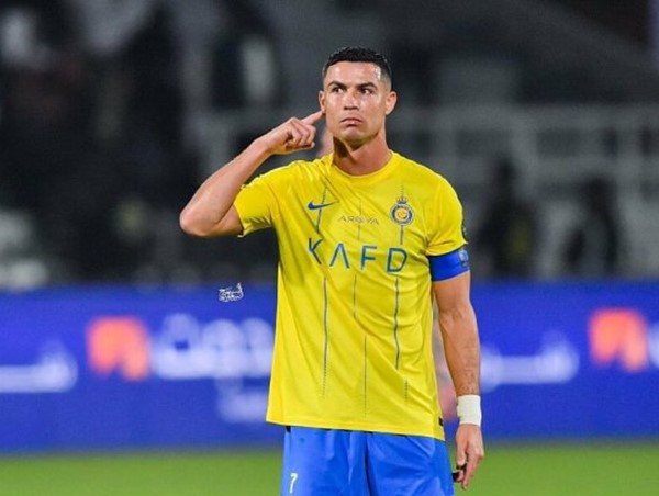 Ronaldo tái lập thành tích ấn tượng 50 bàn thắng trong một năm