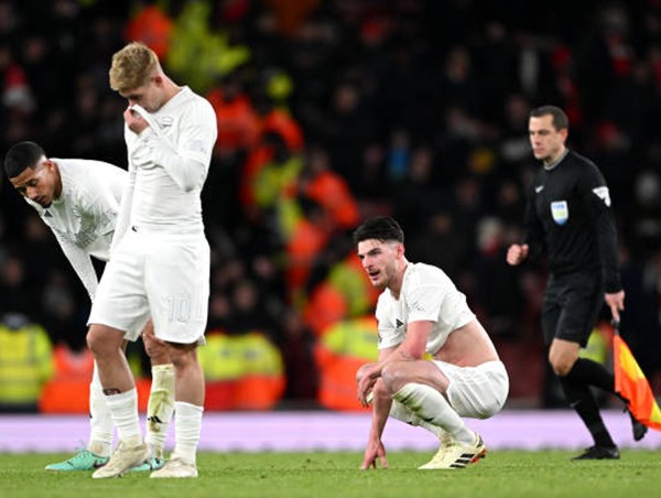 Arsenal 0-2 Liverpool: Chiến thắng của bản lĩnh