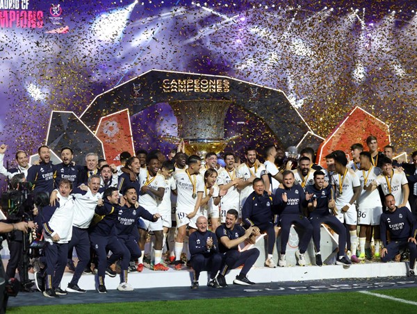 Real Madrid đè bẹp Barcelona để đăng quang Siêu cúp Tây Ban Nha