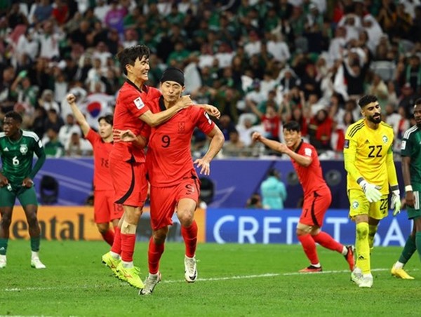 Hàn Quốc vượt qua Saudi Arabia trên chấm 11m để vào tứ kết Asian Cup 2023