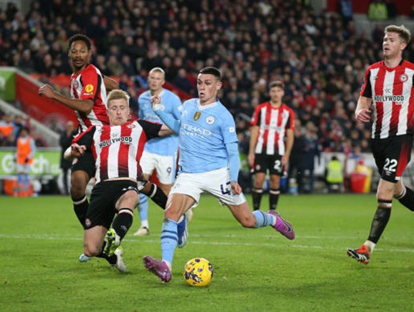 Phil Foden lập hat-trick giúp Man City ngược dòng ấn tượng