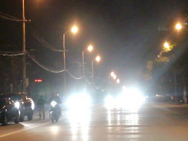 Độ đèn xe siêu sáng - ác mộng giao thông