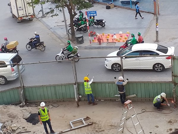 Xuyên đêm dỡ bỏ rào chắn công trình đường sắt Nhổn - Ga Hà Nội