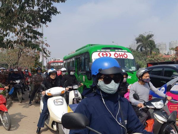 Đường phố Hà Nội vẫn ùn tắc nghiêm trọng ngày đầu nghỉ Tết Nguyên đán