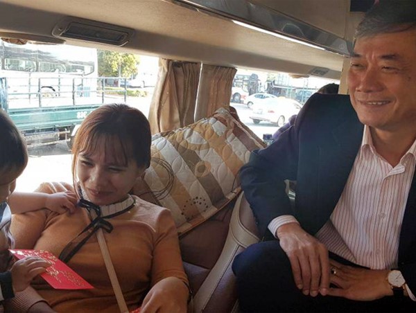 Những hành khách cuối cùng từ Gia Lai về Hà Nội được nhận lì xì