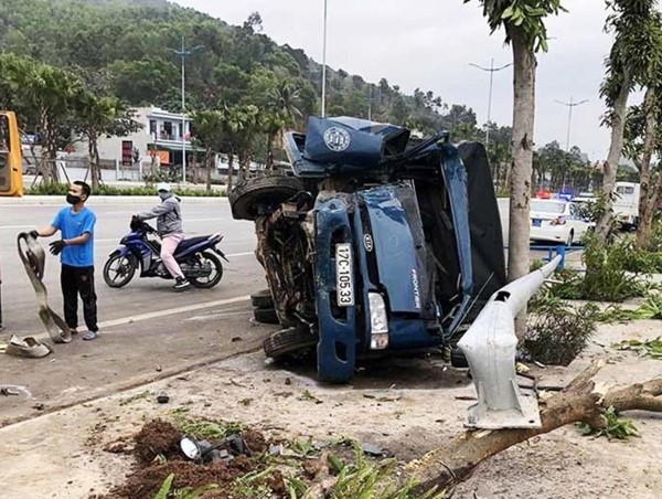 Xe tải húc bay xe máy với tốc độ kinh hoàng, một người bị thương nặng