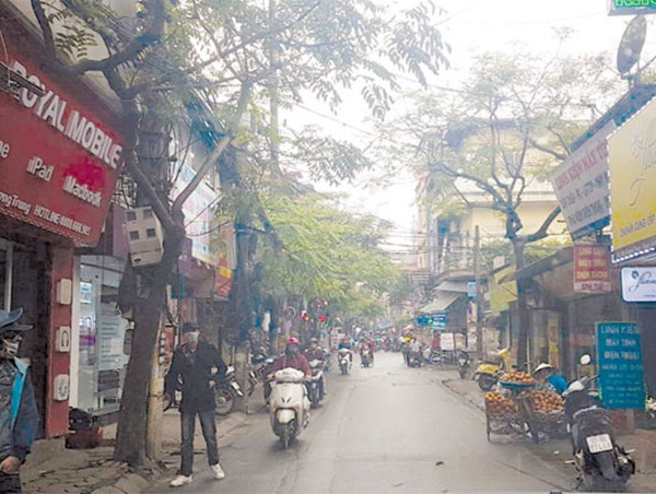 [Điểm nóng giao thông] Tắc đường vì hàng rong