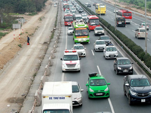 Giảm tai nạn giao thông liên quan đến xe ưu tiên: Cần quy định chặt hơn