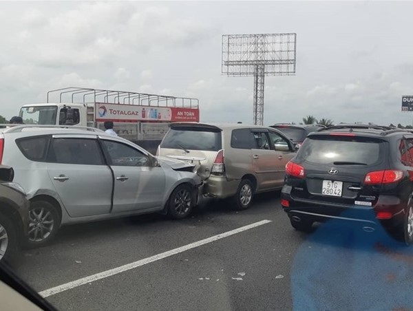 Giao thông ngày thứ 2 kỳ nghỉ 30/4: 20 người chết, nhiều tuyến đường kẹt cứng