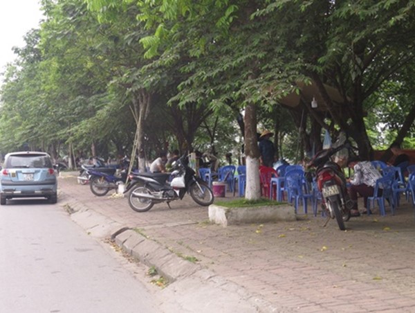 Tấp nập quán cóc trên Quốc lộ 32 đoạn qua huyện Đan Phượng