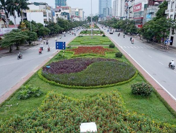 Hà Nội tiếp tục xén dải phân cách, mở rộng nhiều tuyến đường