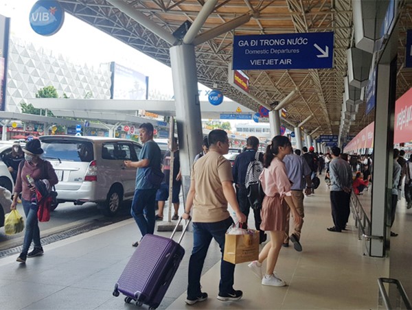 Bắt tại trận 2 thanh niên nghiện ma tuý rình mò trộm đồ trong sân bay