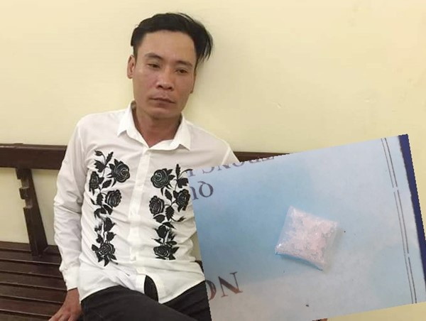 Hà Nội: Nam thanh niên "dạo phố" mang theo ma túy bị cảnh sát bắt giữ