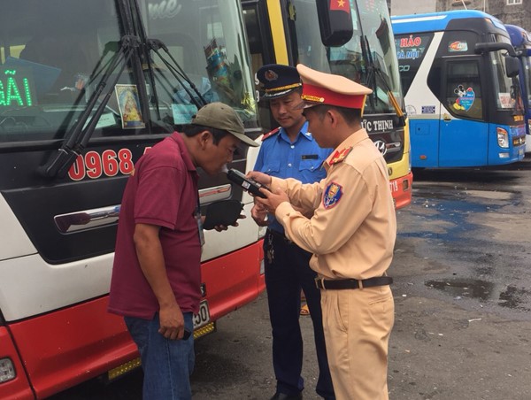 2 tài xế dương tính với ma tuý tại bến xe Nước Ngầm