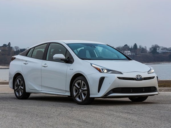 Toyota Prius đứng đầu trong những mẫu ô tô bán chạy nhất tại Nhật Bản