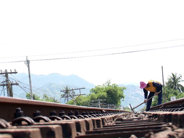 Trộm phụ kiện đường sắt, uy hiếp an toàn chạy tàu tại Khánh Hòa