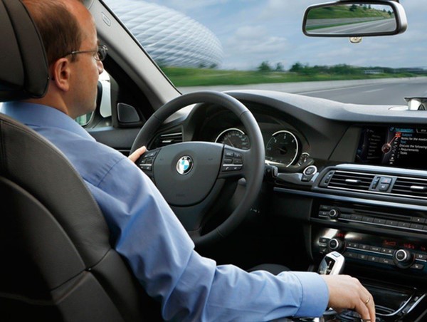 Những cách đối phó khi ô tô gần cạn kiệt xăng giữa đường 