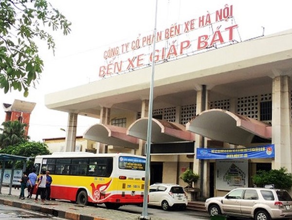 Đình chỉ khai thác, thu hồi phù hiệu nhiều xe khách dừng đỗ, bắt khách dọc đường