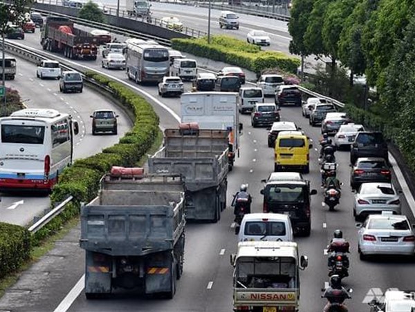 Làm sao để dịch vụ gọi xe, chia sẻ xe không gia tăng ùn tắc? 