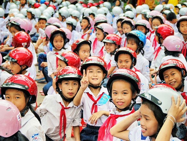 TP.HCM: Tặng hơn 140.000 mũ bảo hiểm cho các em bước vào lớp 1
