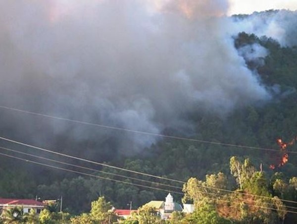 Chặn quốc lộ 1A, tập trung dập lửa ở núi Hồng Lĩnh