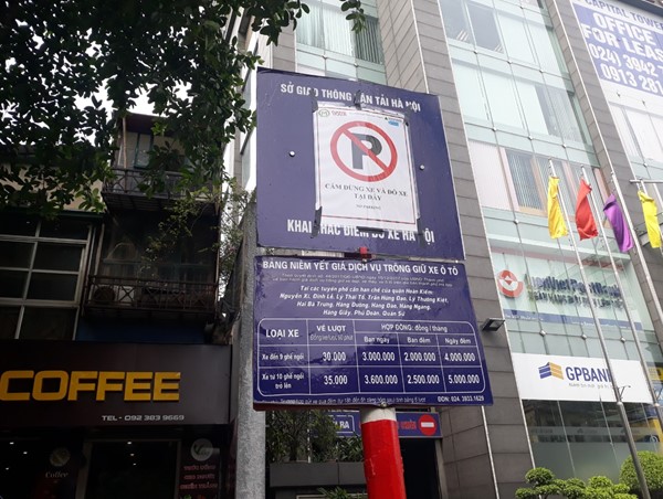 Bãi trông xe hết hạn vẫn ngang nhiên hoạt động trên đường Trần Hưng Đạo