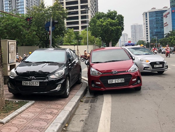 Phường Liễu Giai: Tràn lan vi phạm dừng đỗ xe gây cản trở giao thông