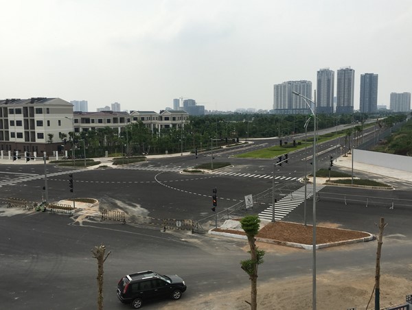 Cận cảnh đường Nguyễn Văn Huyên kéo dài trước ngày thông xe