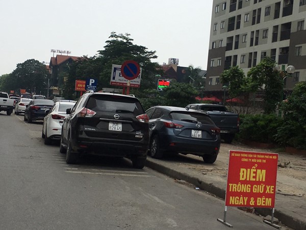 Trông giữ xe sai phép tại Linh Đàm: Rất nhiều phức tạp về trật tự, giao thông
