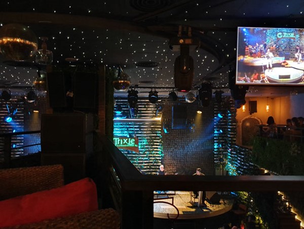 Hành xử thiếu chuyên nghiệp của phòng trà Trixie