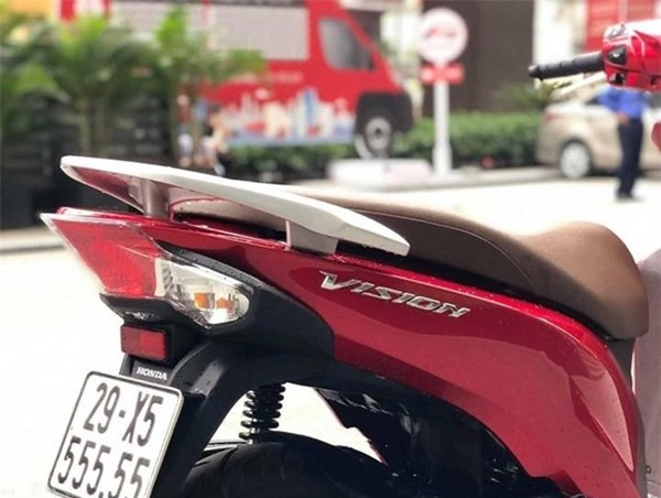 Đeo biển khủng, Honda Air Blade 2018 đội giá 150 triệu đồng