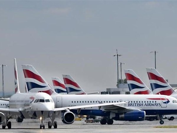 Một số hãng hàng không châu Âu bất ngờ đình chỉ bay tới Ai Cập