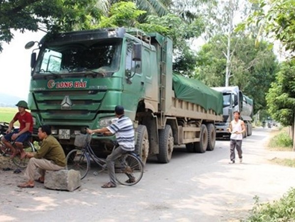 Hải Dương: Người dân tự ý thu phí xe tải vào thôn