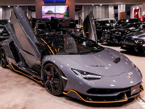 Lamborghini Centenario Roadster được rao bán với giá 4 triệu USD
