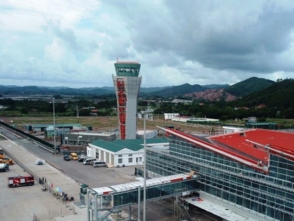 Nhiều chuyến bay hoãn, hủy do ảnh hưởng cơn bão số 3