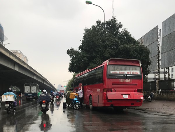 Xử lý kiến nghị về tình trạng “xe dù, bến cóc“ trên tuyến Hà Nội - Quảng Ninh