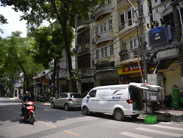 Hà Nội: Phố đỗ xe ngày chẵn, lẽ lộn xộn sau 2 năm đi vào hoạt động