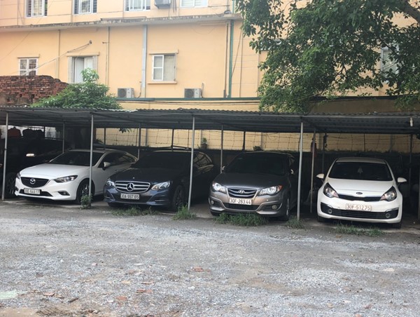 Bãi xe trái phép số 2 - 4 Đội Nhân: Vì sao không xử phạt vi phạm?