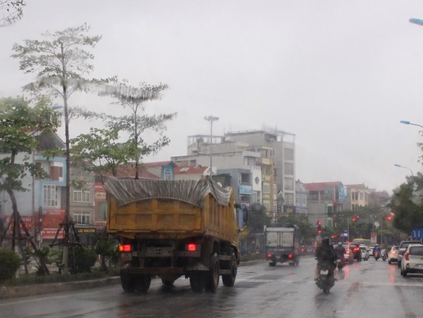 Xe quá tải tung hoành tại Đan Phượng: Cát tặc là nguyên nhân chính