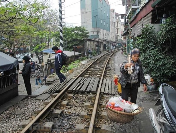 Đường sắt cần bao nhiêu tiền để xóa bỏ tất cả những lối đi tự mở?