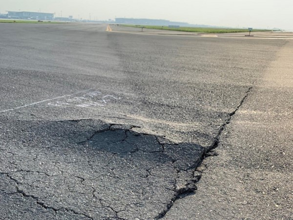 Nứt đường băng sân bay Nội Bài, nguy cơ dừng khai thác