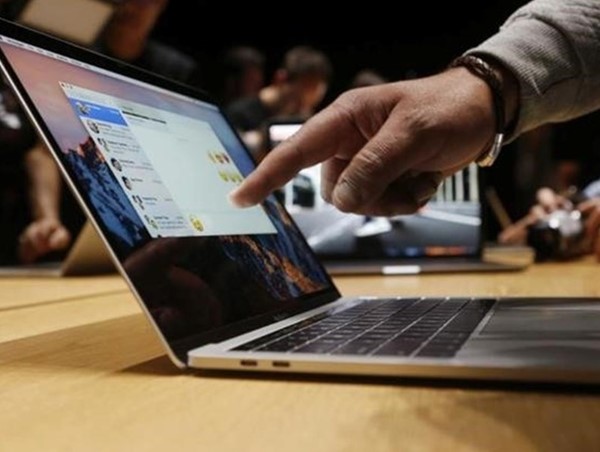 Macbook Pro 15 inch bị cấm lên máy bay