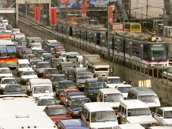 Trường học và ngân hàng mở cửa suốt đêm:Giải pháp chống tắc đường ở Manila?