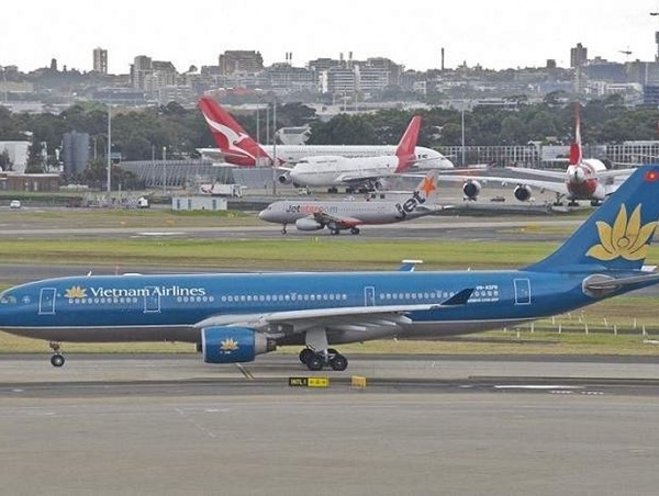 Do ảnh hưởng của bão số 4, 17 chuyến bay bị hủy và hoãn